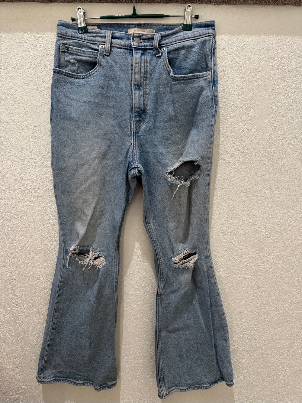 LEVIS Women’s 70’s Flare Light Blue Distressed High Waisted Jeans Size 30/28 EUC